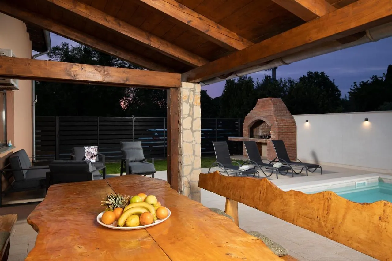 Villa Holiday Home Franika Medulin