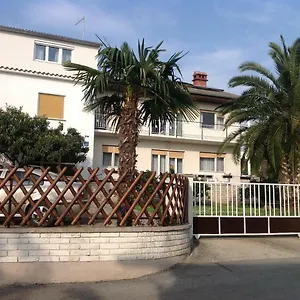  Apartment Summer House 2